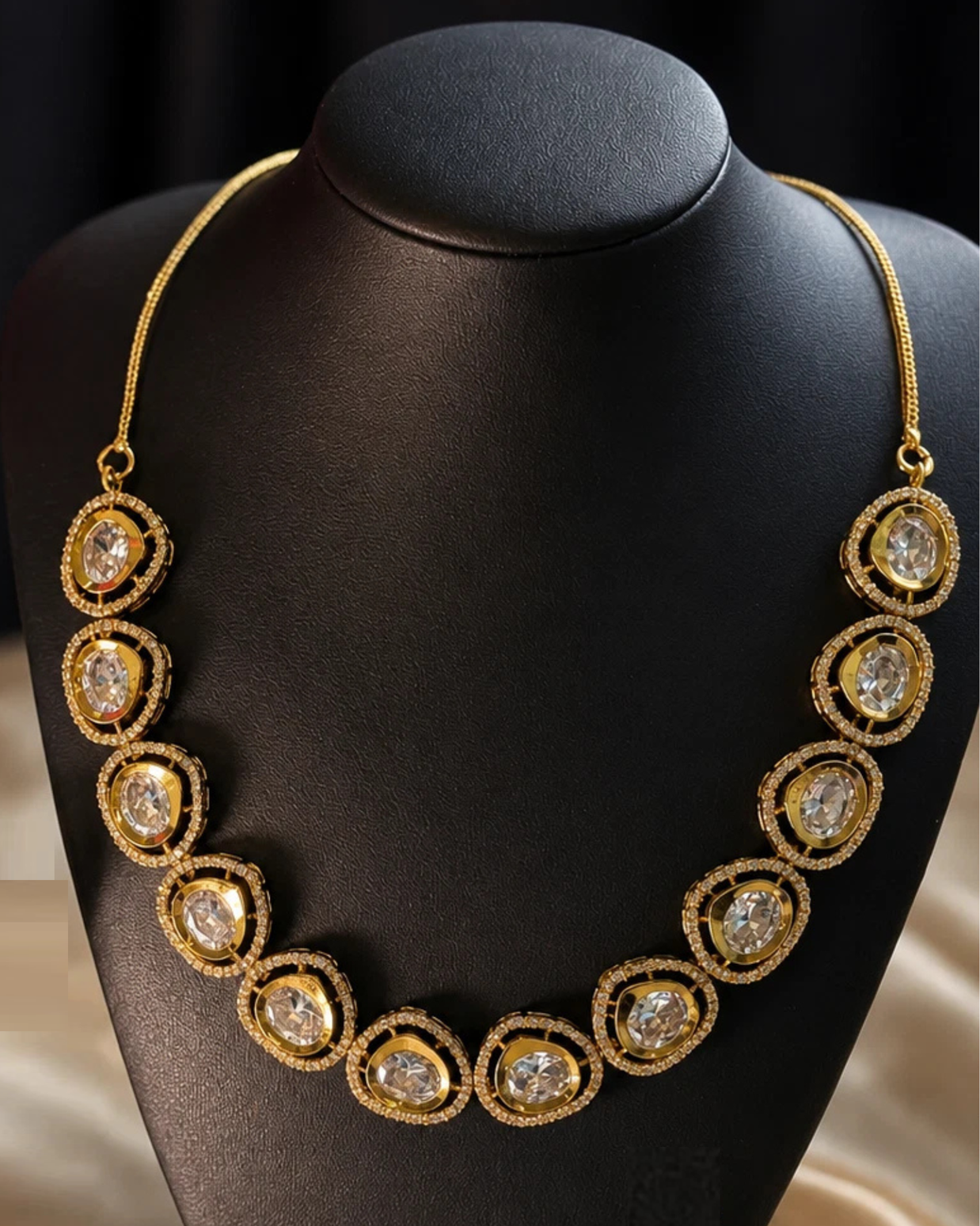 Zareen Oval Kundan Necklace & Earring Set