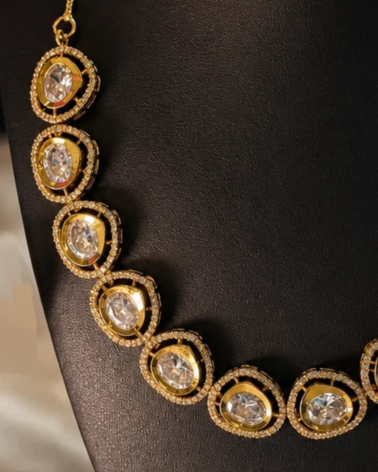 Zareen Oval Kundan Necklace & Earring Set