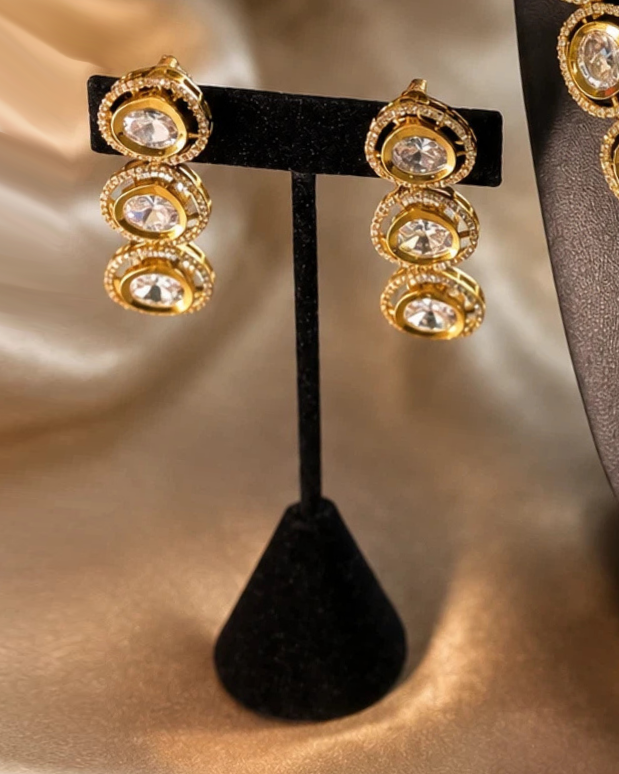 Zareen Oval Kundan Necklace & Earring Set