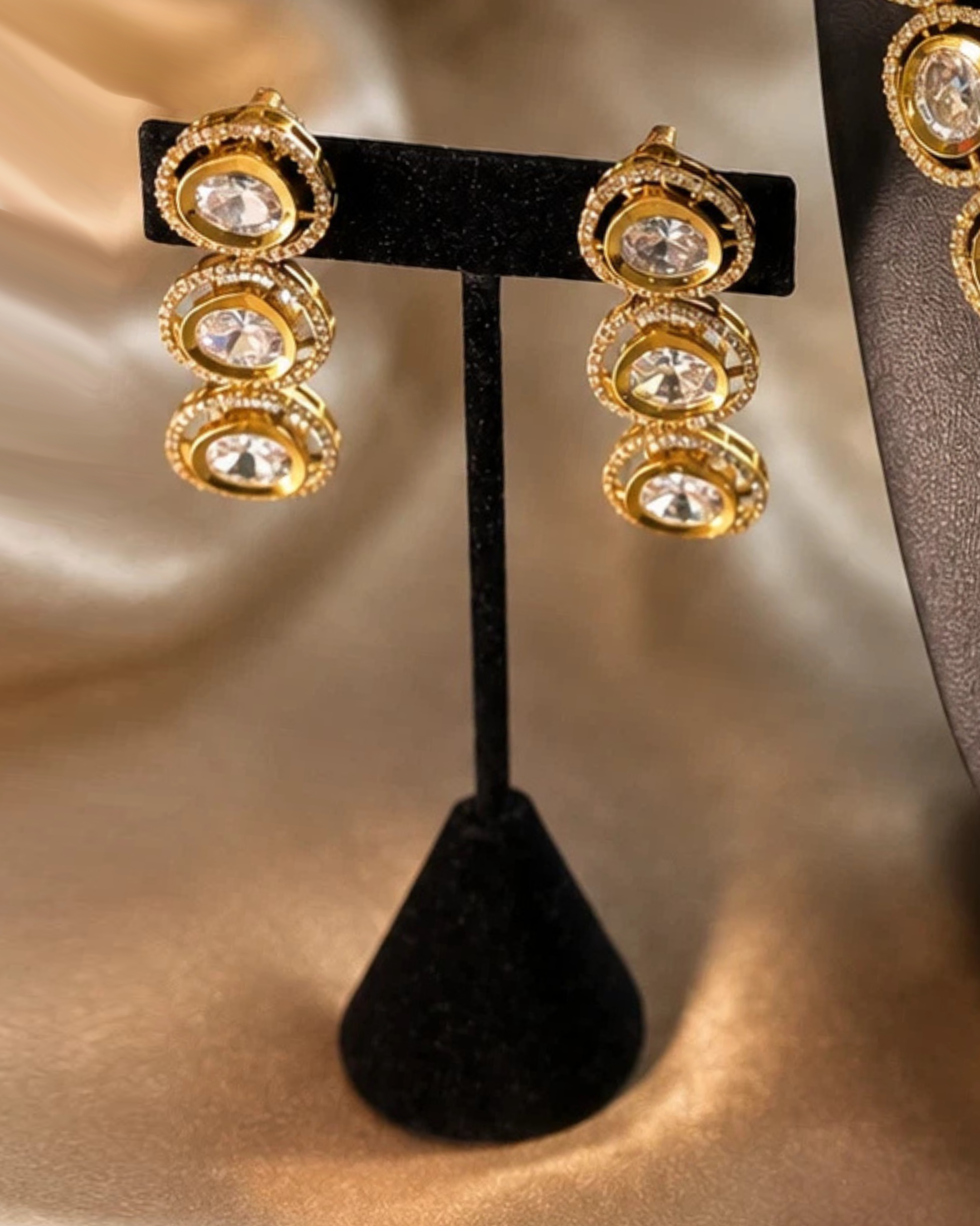 Zareen Oval Kundan Necklace & Earring Set