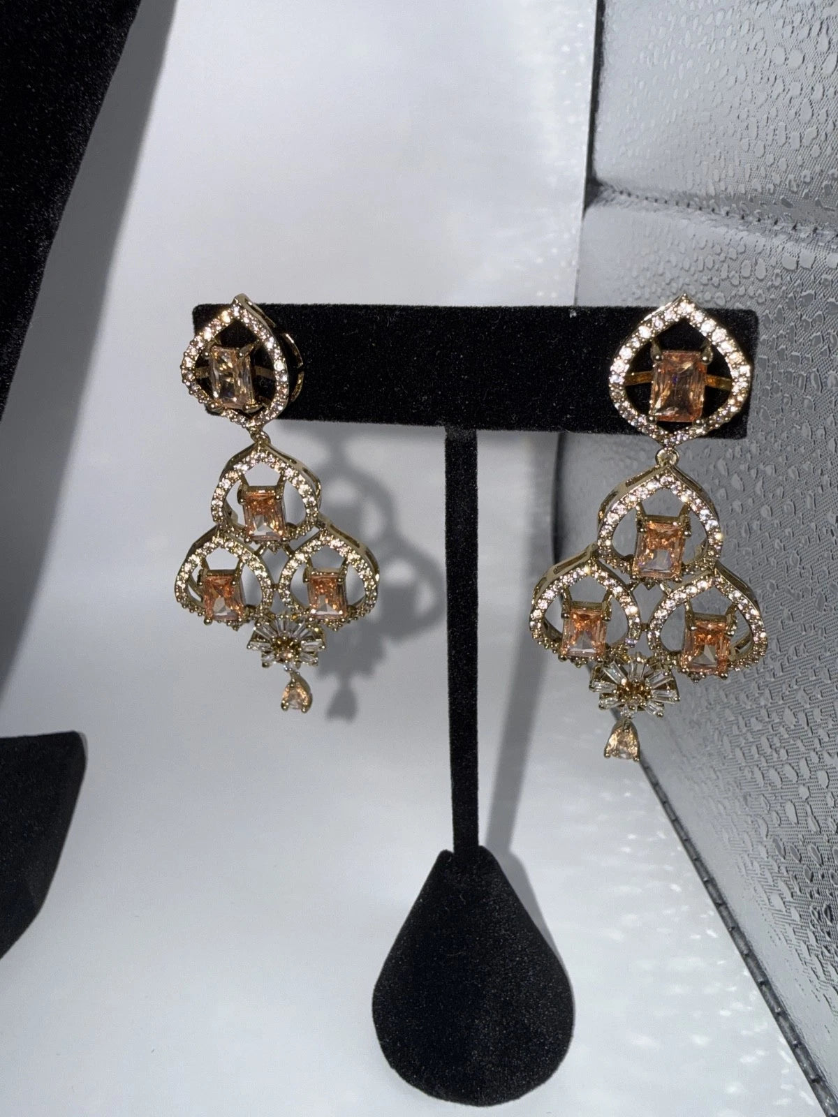 Elegant Champagne Gold Jewelry Set with Matching Earrings & Tikka