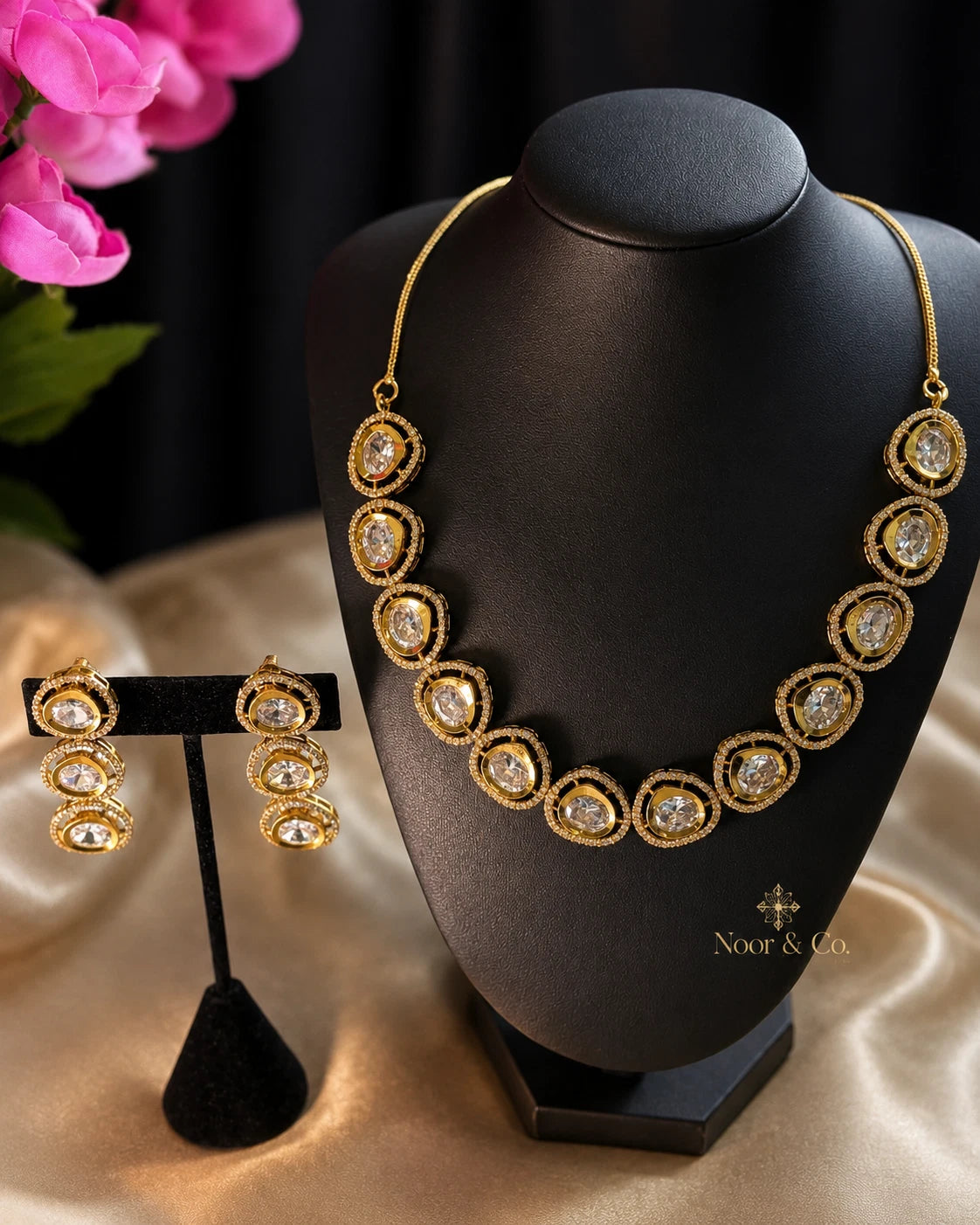 Zareen Oval Kundan Necklace & Earring Set