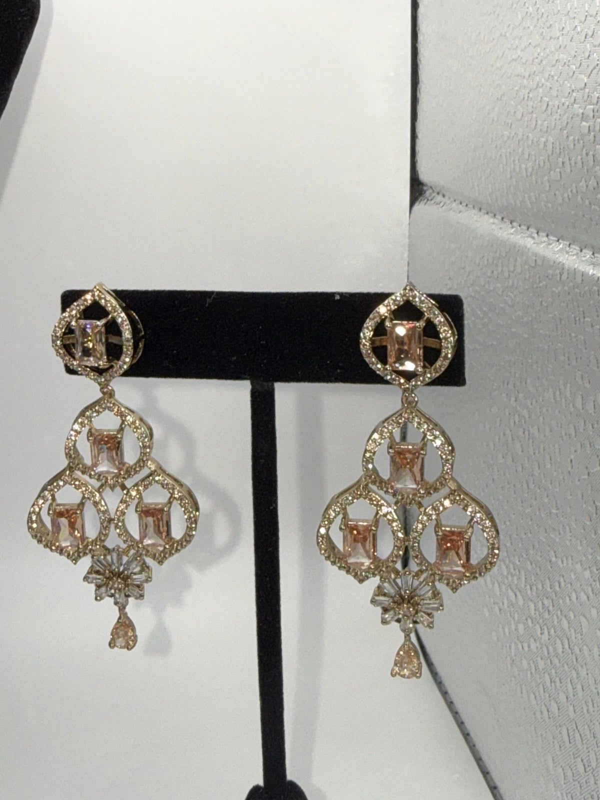 Elegant Champagne Gold Jewelry Set with Matching Earrings & Tikka