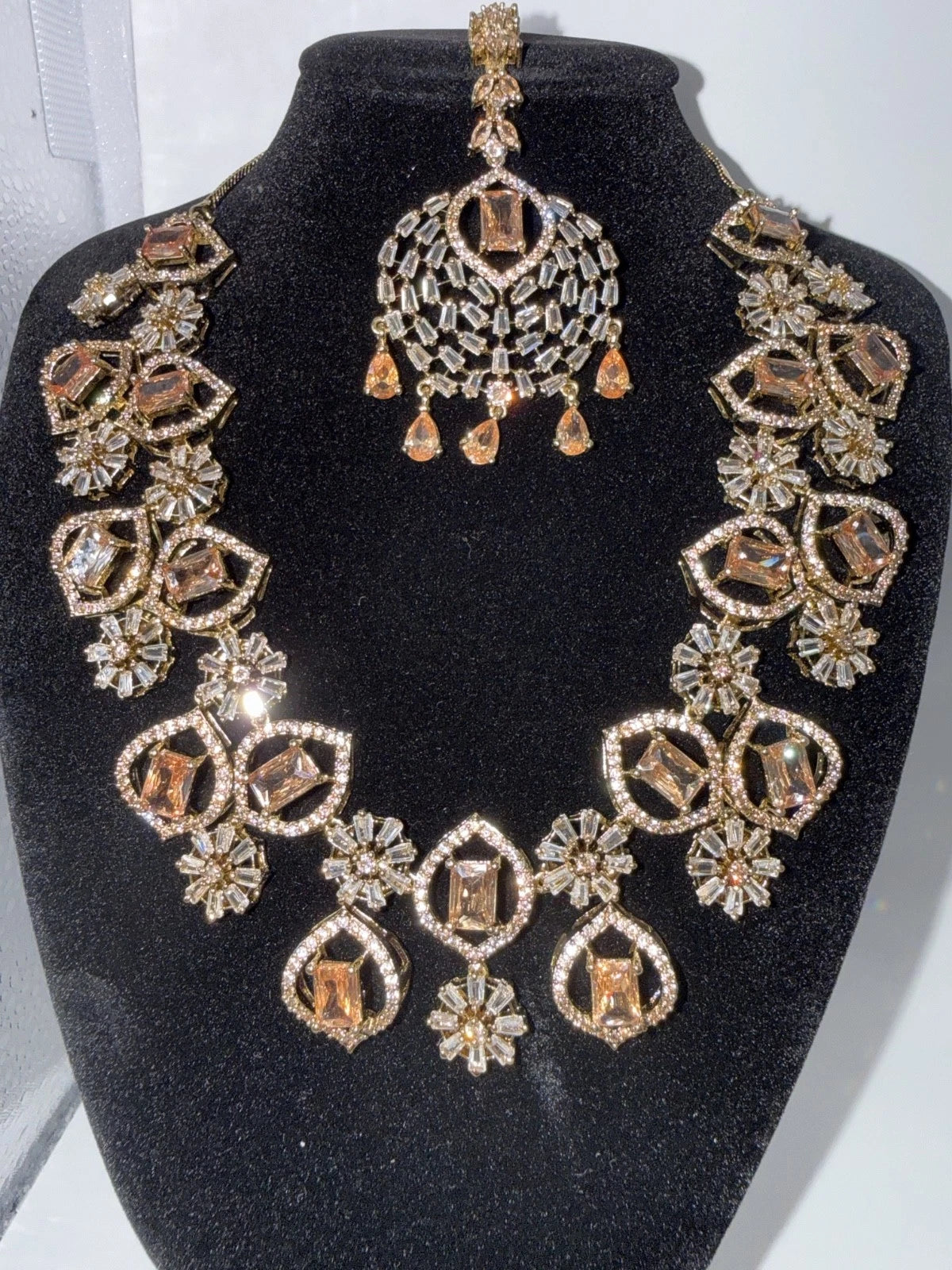 Elegant Champagne Gold Jewelry Set with Matching Earrings & Tikka