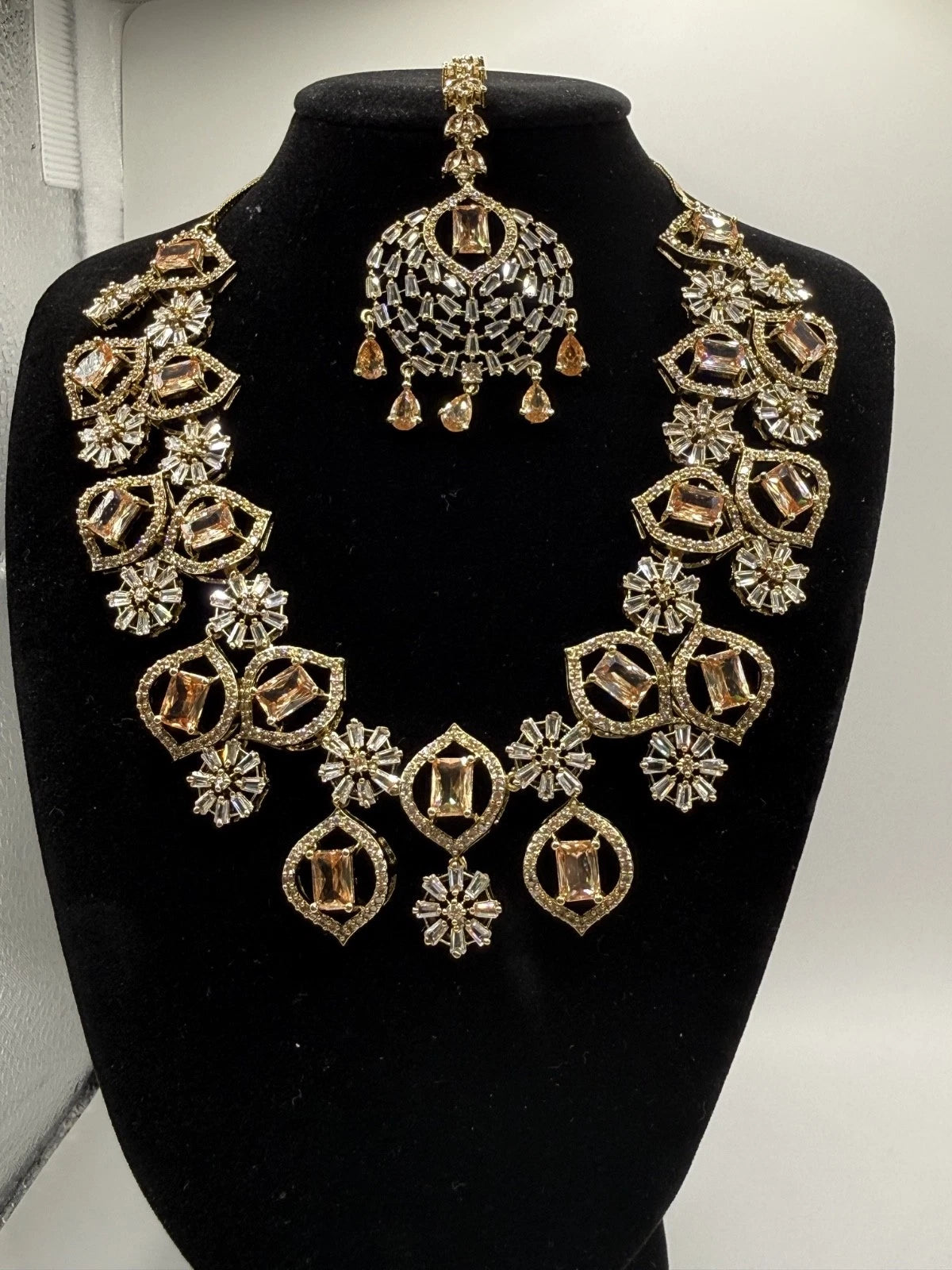 Elegant Champagne Gold Jewelry Set with Matching Earrings & Tikka