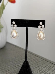 Elegant Pearl & Crystal Statement Jewelry Set | Gold Tone Necklace and Earrings
