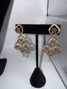 Elegant Champagne Gold Jewelry Set with Matching Earrings & Tikka