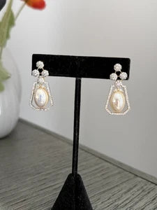 Elegant Pearl & Crystal Statement Jewelry Set | Gold Tone Necklace and Earrings